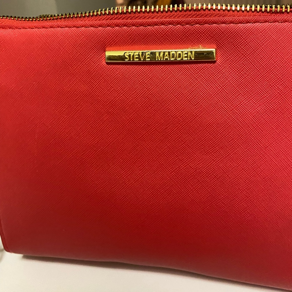 Medium size STEVE MADDEN purse
